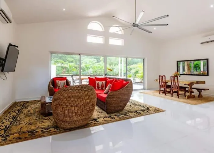 Modern And In A Peaceful Gated Community With A Private Swimming Pool Holiday home *