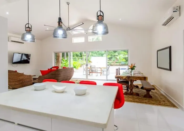 Modern And In A Peaceful Gated Community With A Private Swimming Pool Holiday home *